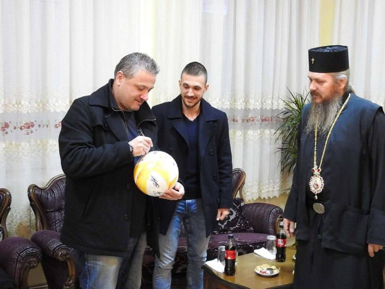 Доростолският митрополит Яков се срещна с футболисти от Силистра