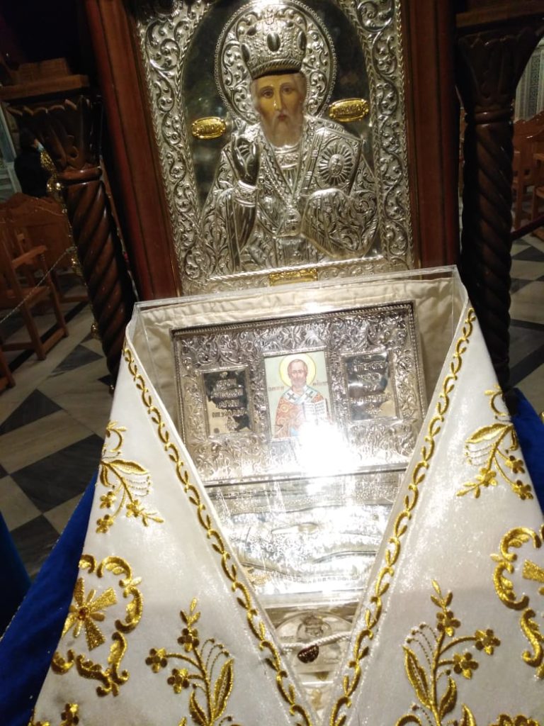 Ευλαβικός αίνος για τον Επίσκοπο Μύρων Νικόλαο στον ομώνυμο ναό της Αχαρνών