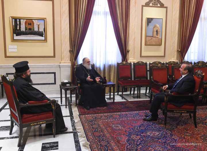 البطريرك يوحنا العاشر يستقبل وزير الإدارة المحليّة والبيئة حسين مخلوف في الدار البطريركيّة بدمشق