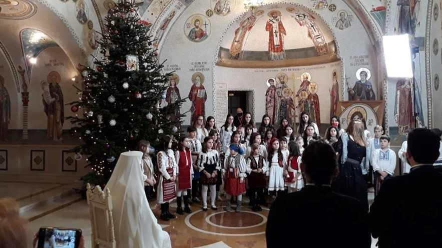 Copiii de la Liceul Pedagogic Ortodox „Anastasia Popescu” l-au colindat pe Părintele Patriarh