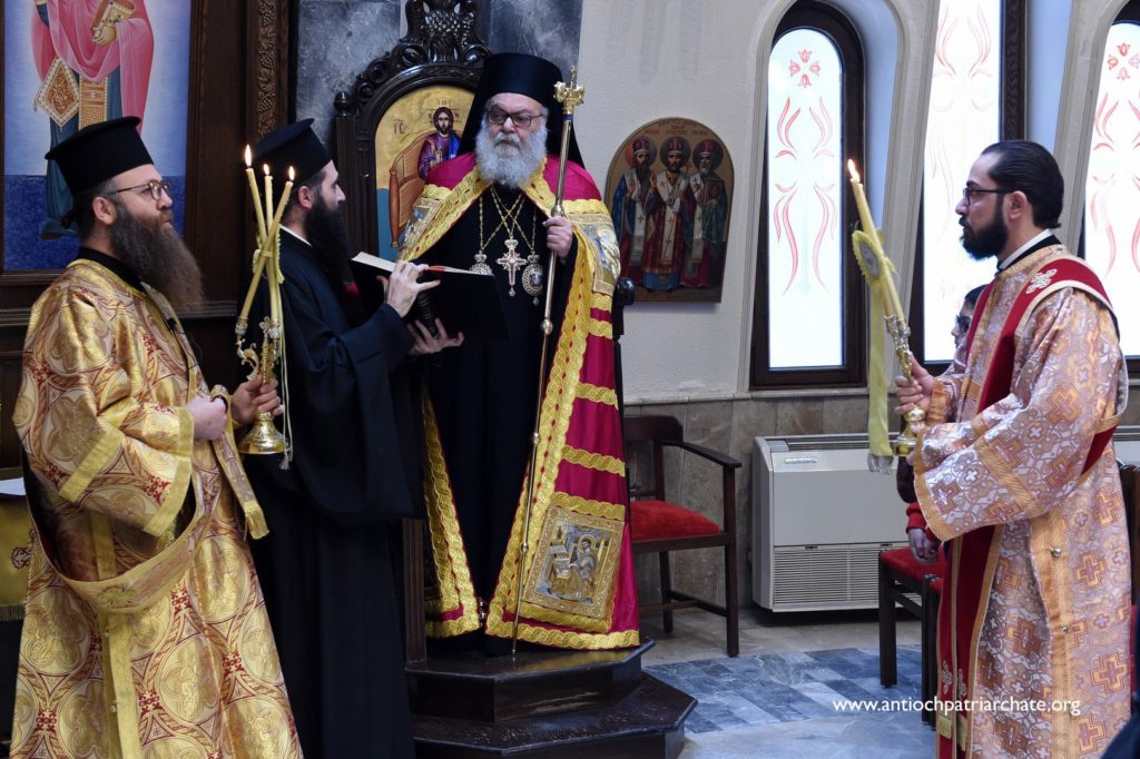 القداس الإلهي في كنيسة القديس جاورجيوس، شرقي التجارة.