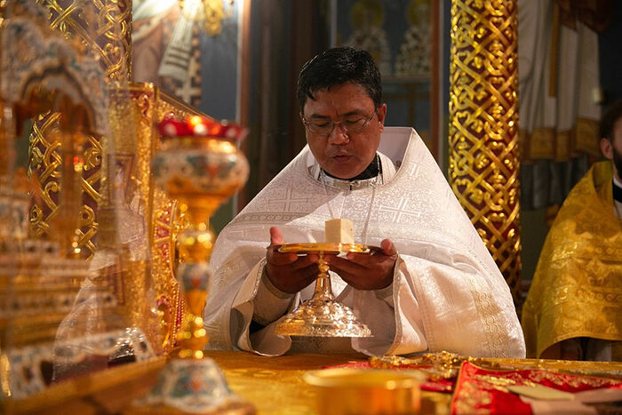 LITURGY BOOK PUBLISHED IN FILIPINO CEBUANO LANGUAGE