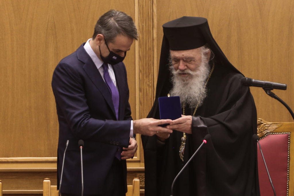 Το μετάλλιο της Εκκλησίας για τα 200 χρόνια από την Επανάσταση στον Πρωθυπουργό Κυριάκο Μητσοτάκη