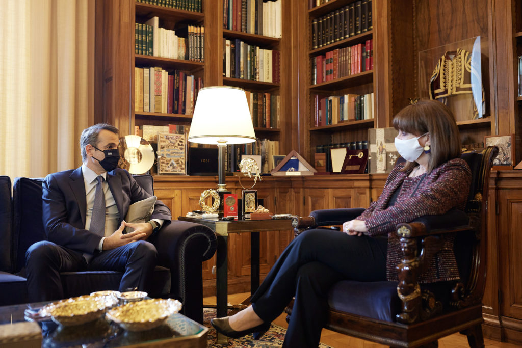 Μητσοτάκης σε ΠτΔ: Οι ειδικοί θα υποδείξουν τον χρόνο εφαρμογής των νέων μέτρων