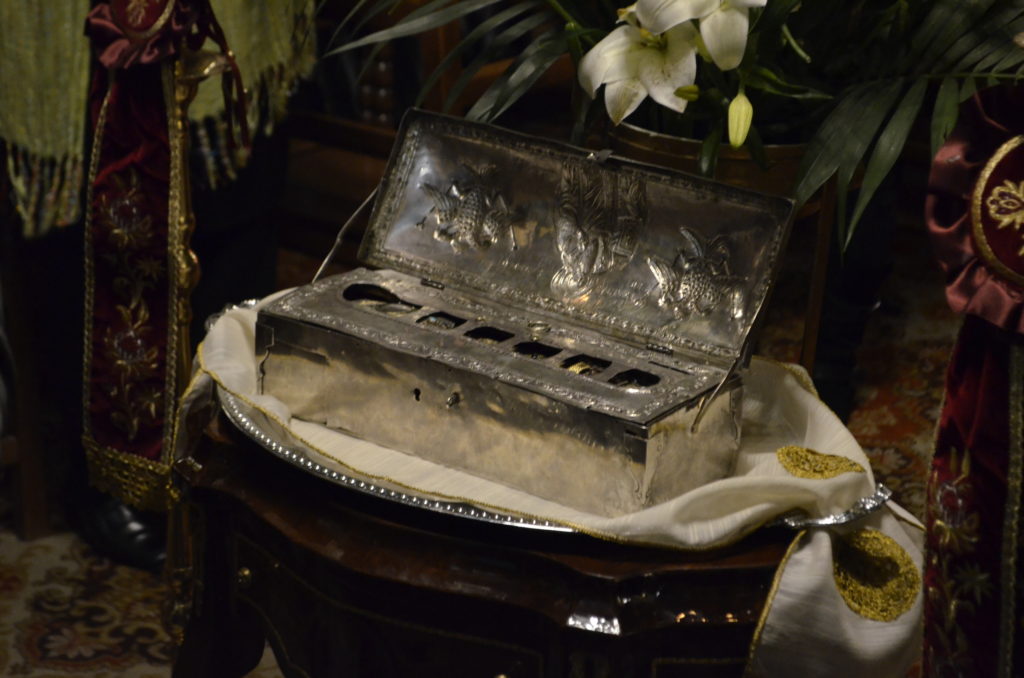 Ιερό Λείψανο του Αγίου Βασιλείου στον πανηγυρίζοντα Ιερό Ναό οδού Μετσόβου