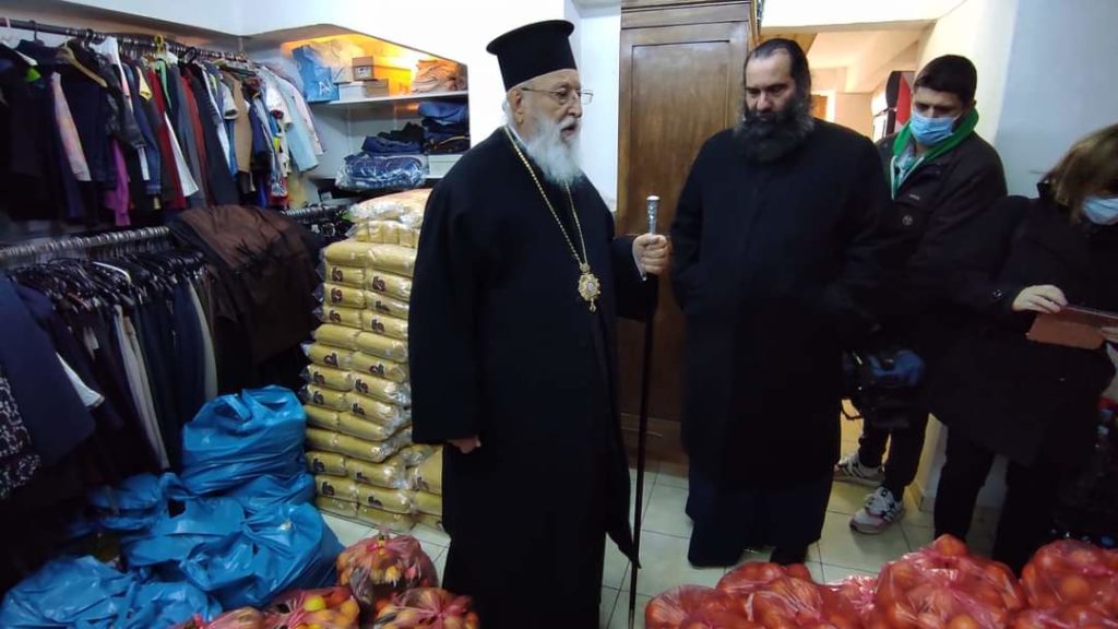 Διανομή τροφίμων για δοκιμαζόμενες οικογένειες στην Ιερά Μητρόπολη Μαντινείας και Κυνουρίας