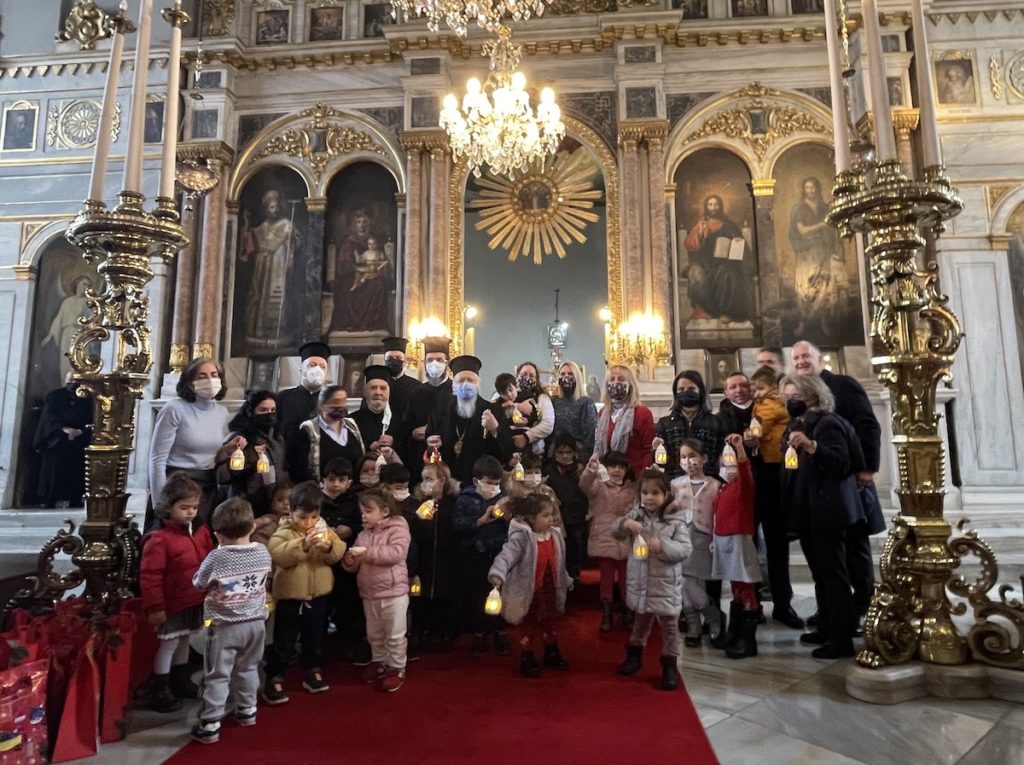 Κάλαντα στον Πατριάρχη από νήπια της Ρωμηοσύνης
