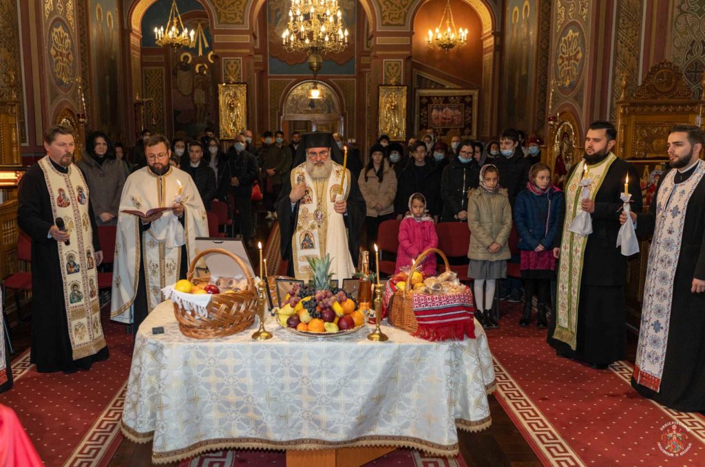 Arhiepiscopul Ioachim la întâlnirea cu preotesele văduve: Preotul este părinte de două ori