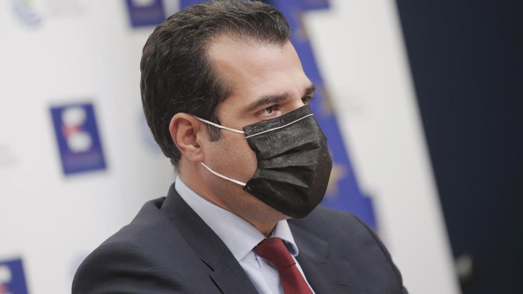 Σε ισχύ από αύριο τα νέα μέτρα – Στις 15:00 οι ανακοινώσεις Πλεύρη