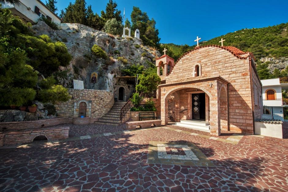 Εορτάζει η Ιερά Μονή Οσίου Παταπίου Λουτρακίου – Πρόγραμμα Ακολουθιών