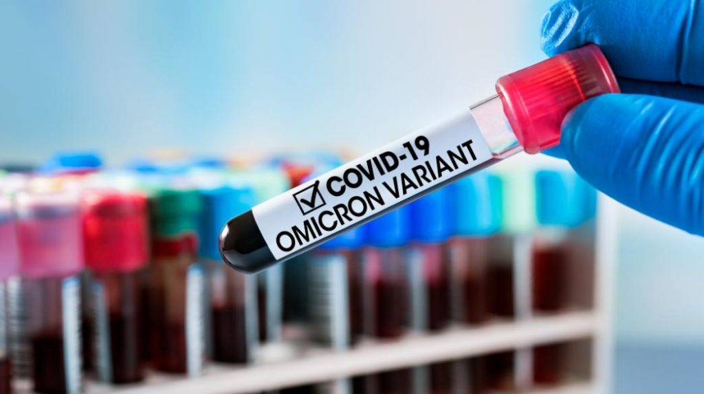 Παραλλαγή Όμικρον: Ποδαρικό στο νέο έτος με περιορισμούς – Τα νέα μέτρα σε ΗΠΑ και Ευρώπη