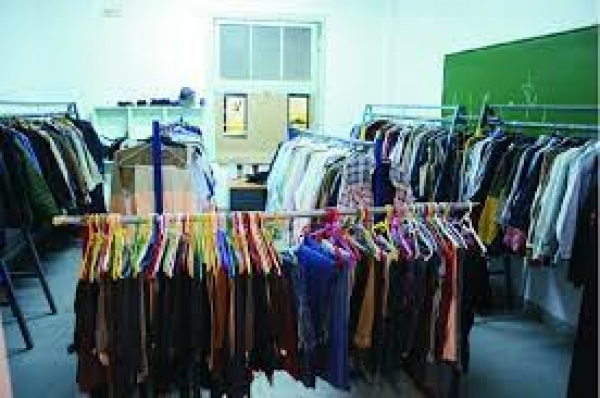 Διανομή ειδών από την Κοινωνική Ιματιοθήκη