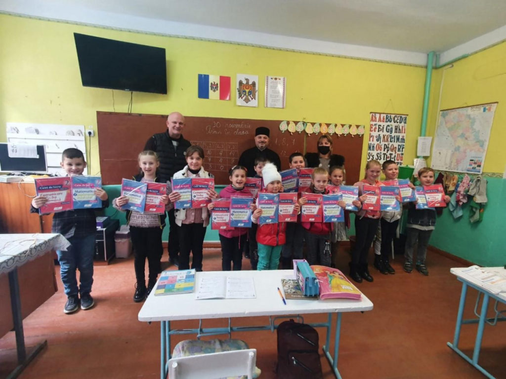 Caiete de lucru pentru elevii din cinci localități din Republica Moldova
