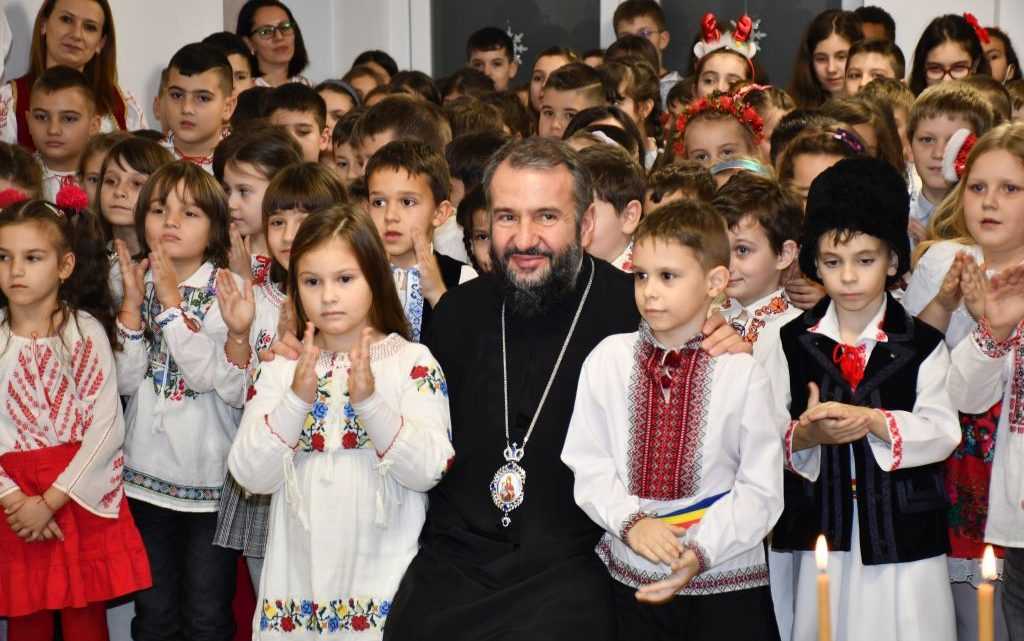 Episcopul Lucian a oferit daruri și colinde la așezămintele sociale din eparhie