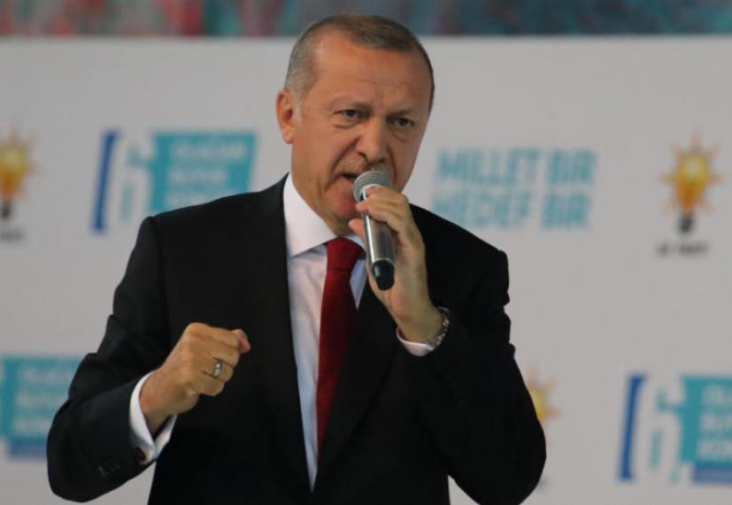 Ο Ερντογάν ηρωποιεί όσους «θυσιάζονται» οικονομικά για την πατρίδα