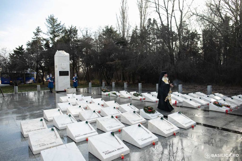 Eroii jandarmi căzuţi în decembrie ‘89 au fost comemoraţi la monumentul dedicat lor din Otopeni