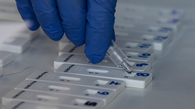 Κορωνοϊός-Ελλάδα: 4.696 νέα κρούσματα και 96 θάνατοι – Στους 692 οι διασωληνωμένοι