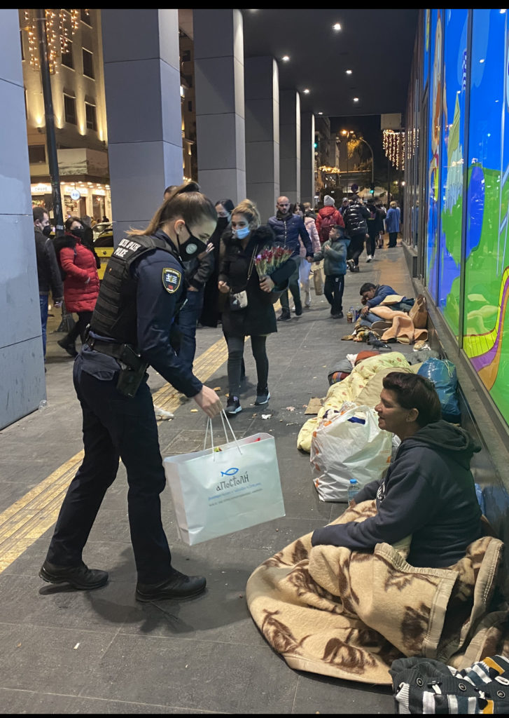 Παραμονή Χριστουγέννων η «Αποστολή» μαζί με την ΕΛ.ΑΣ. στο πλευρό των αστέγων