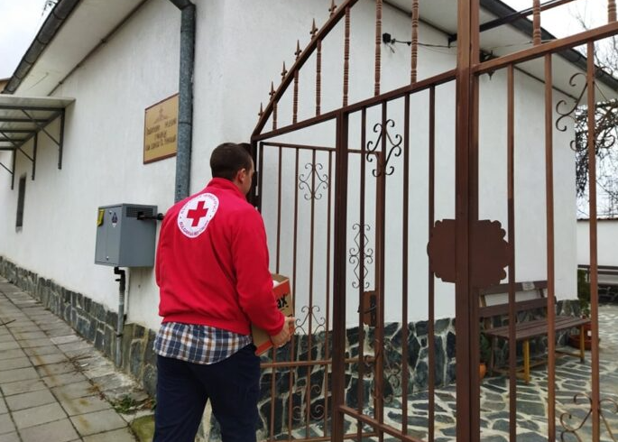 БЧК предостави 100 кг. хранителни продукти за храм „Св. Николай Мирликийски“ в Благоевград