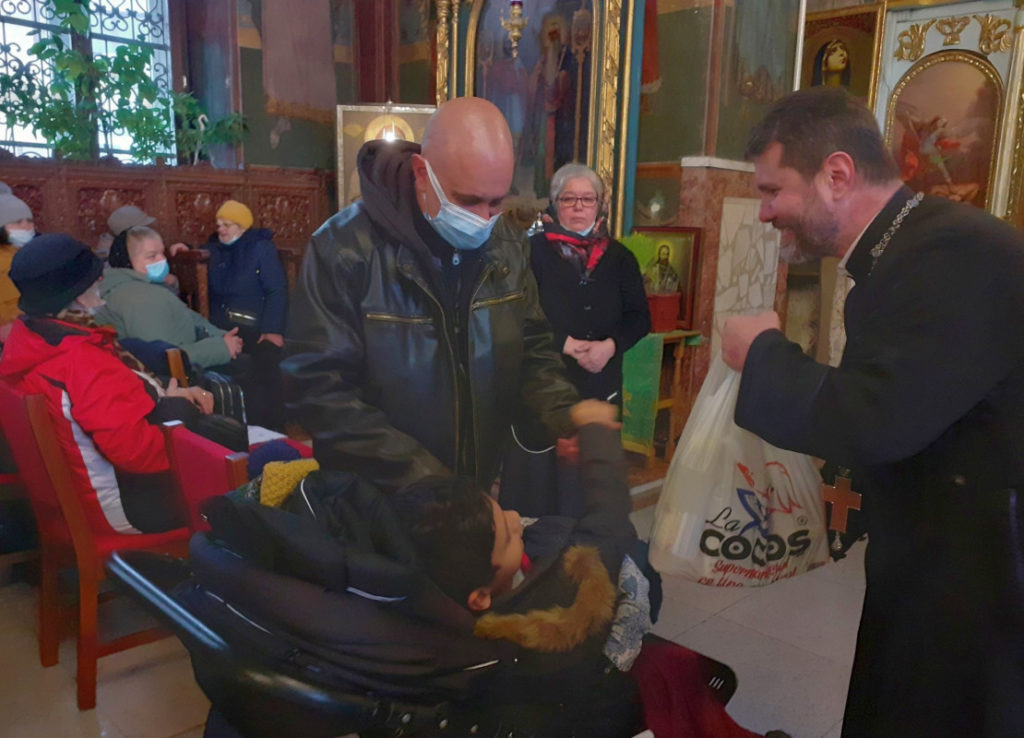 Programul „Crăciunul alături de semeni” desfășurat la Ploiești