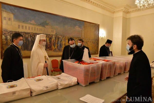 ბუქარესტის ტაძრებისთვის 1500 ახალი წმიდა ოდიკი აკურთხეს [ფოტო]