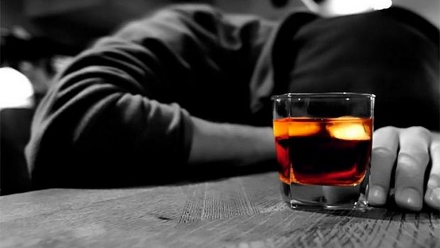 Στρογγυλή τράπεζα για τον αλκοολισμό – Διαστάσεις γενοκτονίας στη Ρωσία