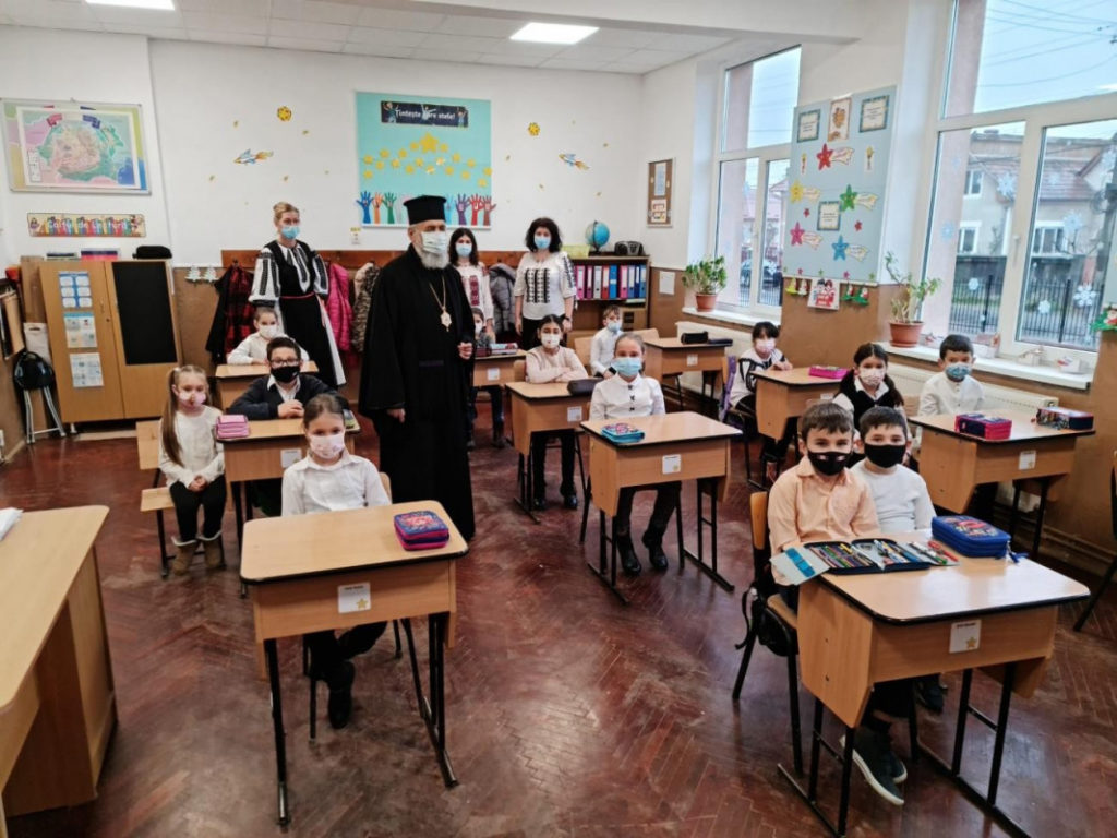 Vizită pastorală la şcoala din comuna Cricău, Alba