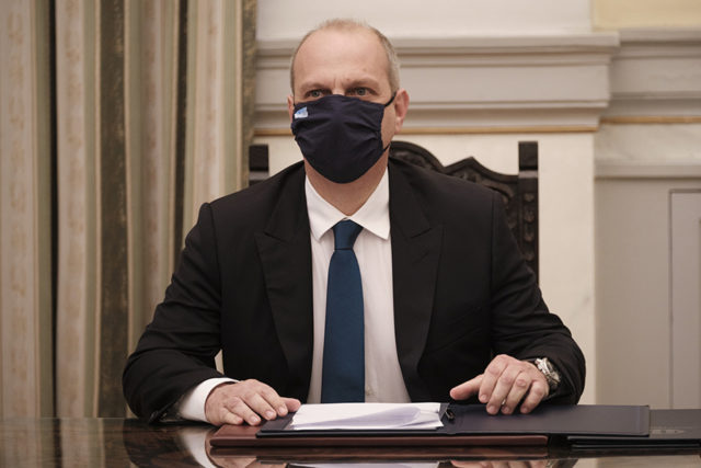 Ίσως και οι εμβολιασμένοι να πληρώσουν rapid test