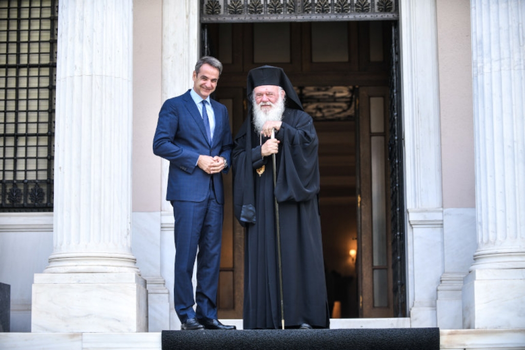 Στο Μαξίμου ο Αρχιεπίσκοπος Ιερώνυμος – Πρώτο τετ α τετ εν όψει της παρουσίας Μητσοτάκη στην έκτακτη ΔΙΣ της Δευτέρας