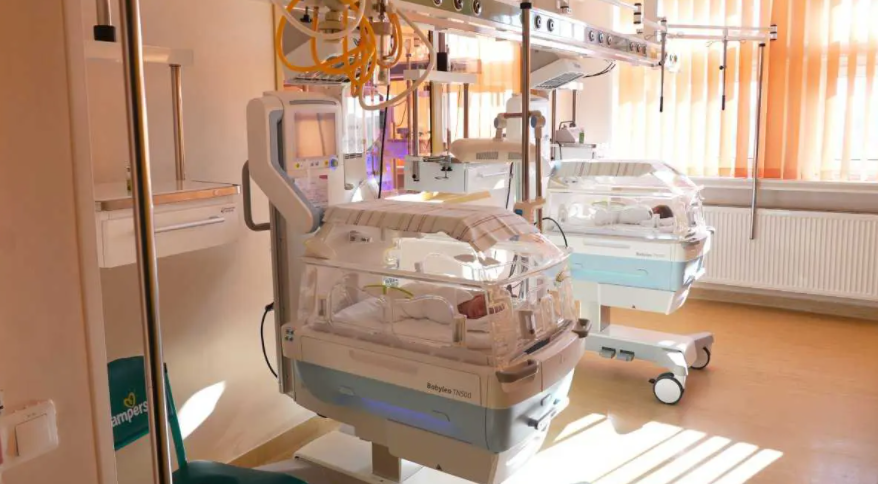 Diocese of Lower Danube: Parish offers medical devices, gifts for mothers at the local maternity