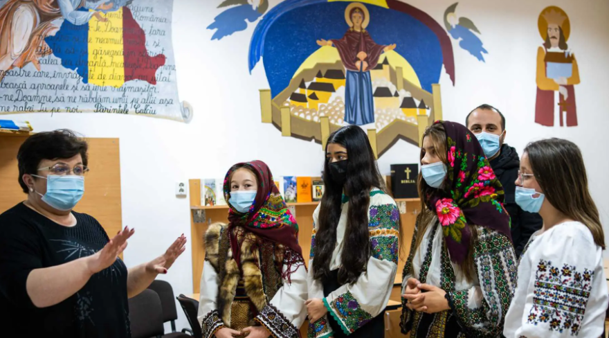 Consultări cu tinerii la primul centru cultural-catehetic școlar din eparhia Sucevei