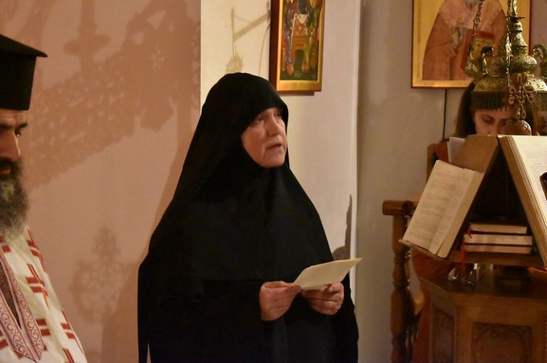 Προσφώνηση του Μητροπολίτη Καστορίας από την Ηγουμένη Ευφημία