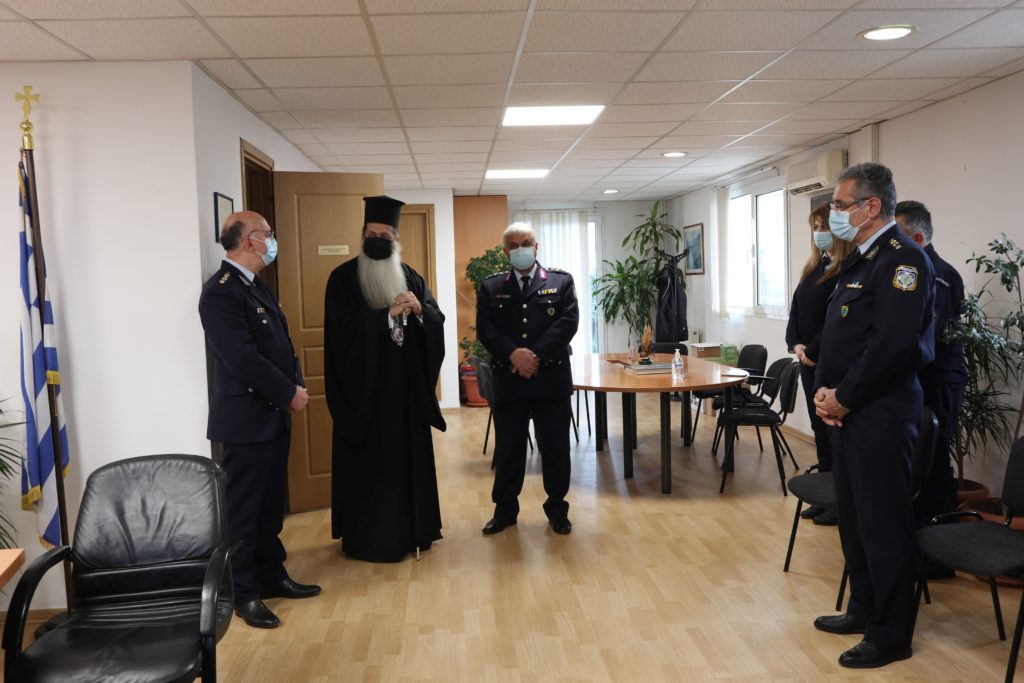Ο Μητροπολίτης Φθιώτιδος δίπλα στα στελέχη της Ελληνικής Αστυνομίας