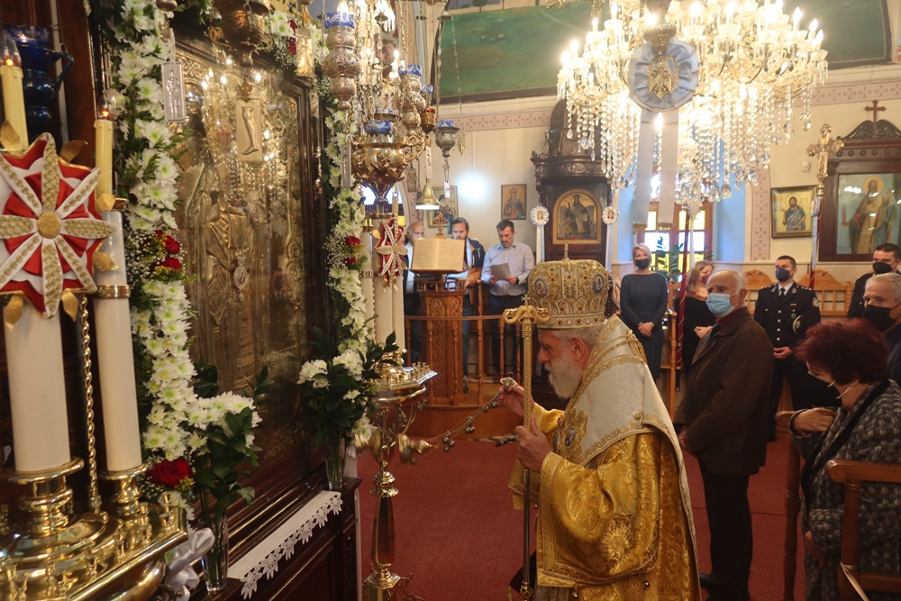 Παρά την κακοκαιρία οι πιστοί της Μήλου τίμησαν τον Άγιο Σπυρίδωνα