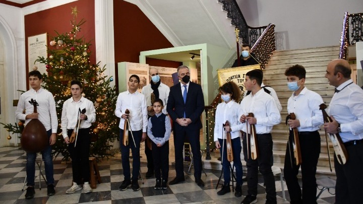 Ποντιακά κάλαντα ακούστηκαν στο υφυπουργείο Μακεδονίας και Θράκης