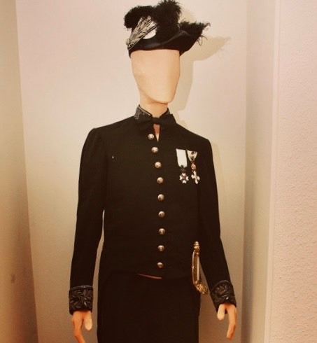 Η επίσημη στολή του Προξένου Λάμπρου Ενυάλη