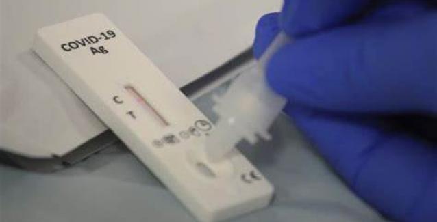 Διευκρινίσεις από τα Υπουργεία Υγείας και Παιδείας για τη διάθεση των δωρεάν self test