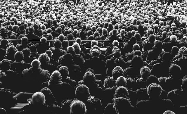 Μακριά από την αλήθεια