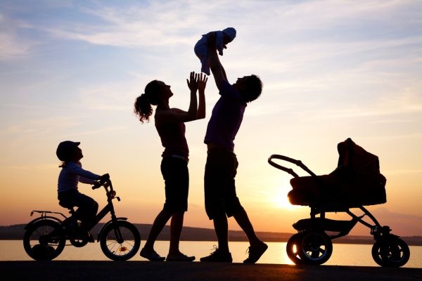 Νέο επίδομα γονικής άδειας: Άνοιξε η πλατφόρμα για τις ηλεκτρονικές αιτήσεις