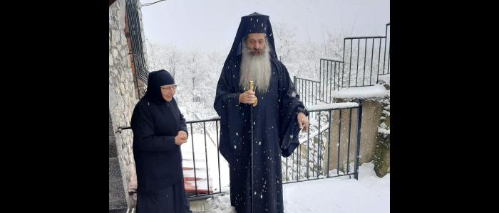 Μητροπολίτης Φθιώτιδος: Περιοδεύοντας μέσα στα χιόνια