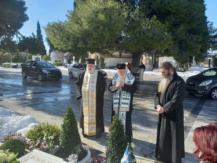 Τρισάγιο στον τάφο του μακαριστού Αρχιεπισκόπου Χριστοδούλου