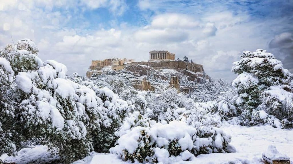 Από το 2008 είχε να πέσει τόσο χιόνι στην Αθήνα μέσα σε μία ημέρα