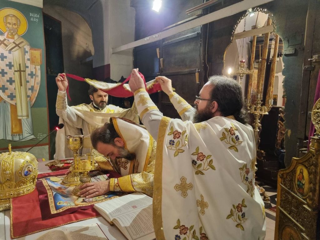 Πρώτη επίσκεψη Μητροπολίτη Θήρας στην ενορία Μεταμορφώσεως του Σωτήρος Πύργου