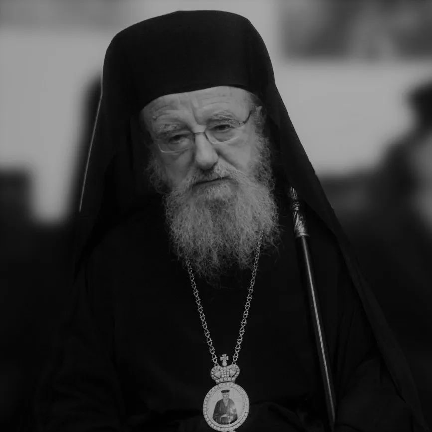 Έφτασε στο Μεσολόγγι η σορός του μακαριστού Μητροπολίτη Αιτωλίας – «Άξιος» φωνάζει ο κόσμος