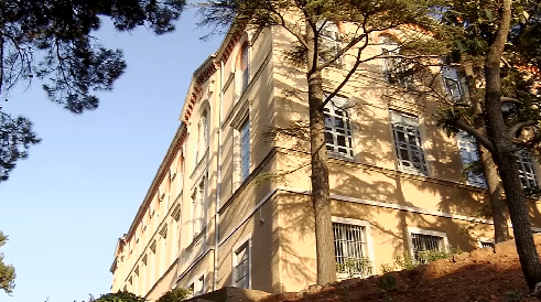 Ντοκιμαντέρ: Χάλκη, ανάμεσα σε δύο κόσμους