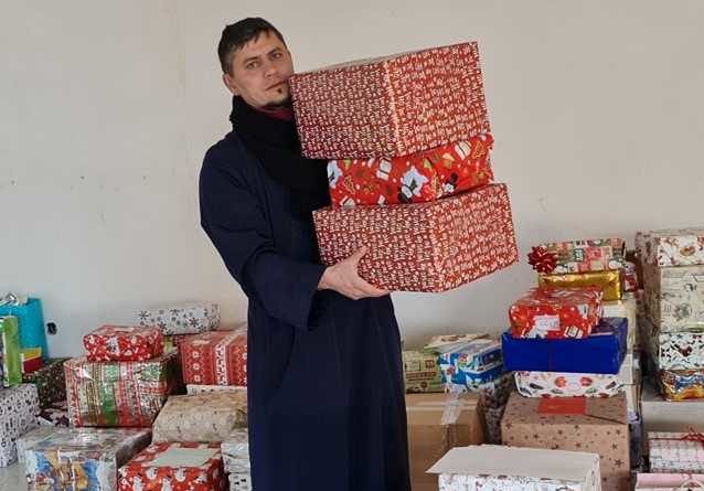 Ενορία και σχολεία προσέφεραν 400 δώρα σε παιδιά και ηλικιωμένους από τη Βεσσαραβία