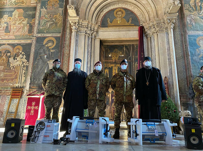 Δωρεά σύγχρονου εξοπλισμού από τις Ιταλικές Ένοπλες Δυνάμεις στη Μονή Βισόκιε Ντέτσανι