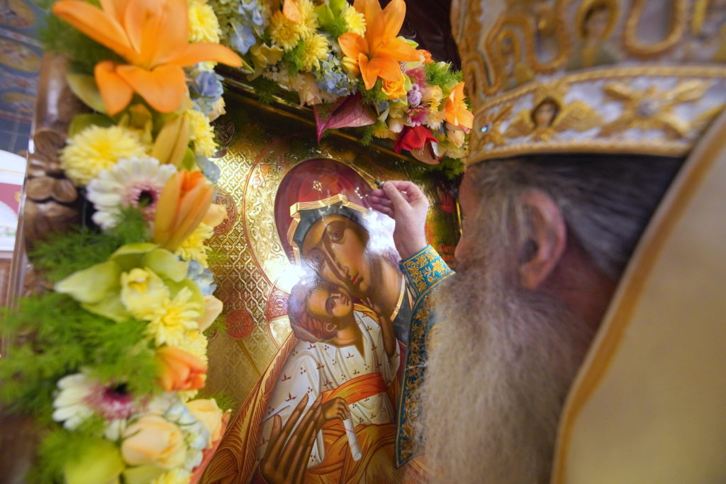 Την Παναγία του Πόνου ενθρόνισε ο Μητροπολίτης Πειραιώς