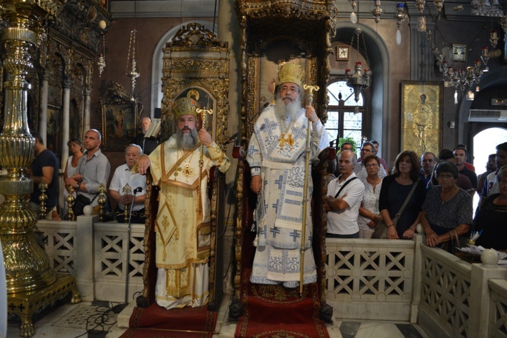 Στιγμιότυπα από παλιότερη λειτουργική επίσκεψη του νέου Αρχιεπισκόπου Κρήτης