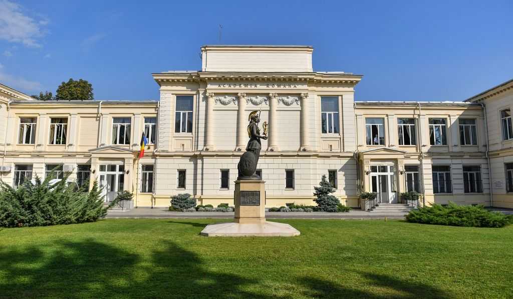 Biblioteca Academiei Române organizează o expoziție dedicată traducerilor în limbi străine a operei lui Mihai Eminescu